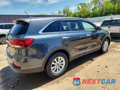 Trzecie zdjęcie samochodu z tyłu: 2020 KIA SORENTO S VIN:5XYPGDA55LG613497 - miniatura