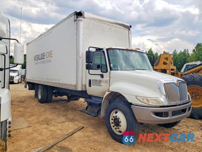 Czwarte zdjęcie samochodu z boku: 2019 INTERNATIONAL 4300 BOX TRUCK VIN:1HTMMMML0KH602390 - miniatura