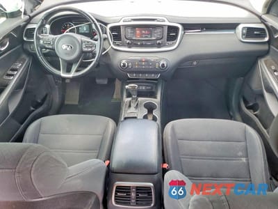 Zdjęcie 8 z 13 samochodu: 2016 KIA SORENTO LX VIN:5XYPG4A35GG060998 - miniatura
