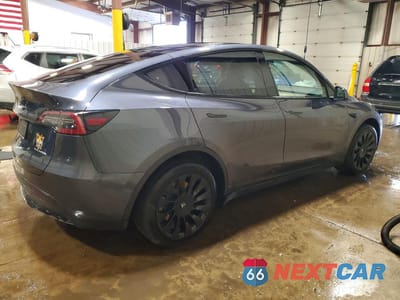 Trzecie zdjęcie samochodu z tyłu: 2021 TESLA MODEL Y VIN:5YJYGDEE1MF254656 - miniatura