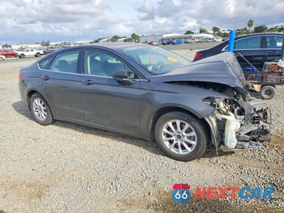 Czwarte zdjęcie samochodu z boku: 2016 FORD FUSION S VIN:3FA6P0G73GR328893 - miniatura