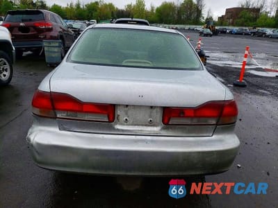 Zdjęcie 6 z 12 samochodu: 2001 HONDA ACCORD 4D LX VIN:JHMCG66501C002117 - miniatura
