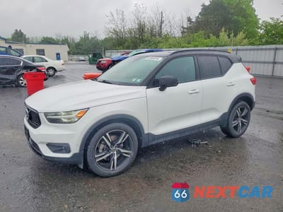 2021 VOLVO XC40 PLUS YV4162UM2M2462918 - główne zdjęcie licytacji z USA - miniatura