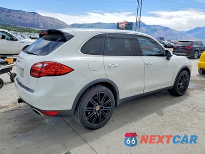Trzecie zdjęcie samochodu z tyłu: 2013 PORSCHE CAYENNE VIN:WP1AA2A26DLA00021 - miniatura