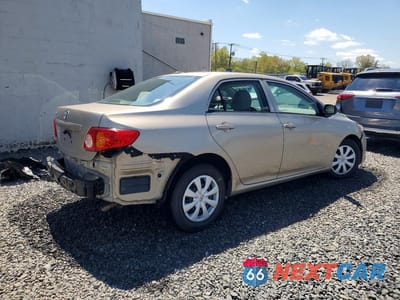 Trzecie zdjęcie samochodu z tyłu: 2010 TOYOTA COROLLA BASE VIN:2T1BU4EE7AC231087 - miniatura