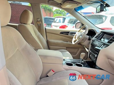 Piąte zdjęcie samochodu w środku: 2014 NISSAN PATHFINDER S VIN:5N1AR2MN7EC728606 - miniatura