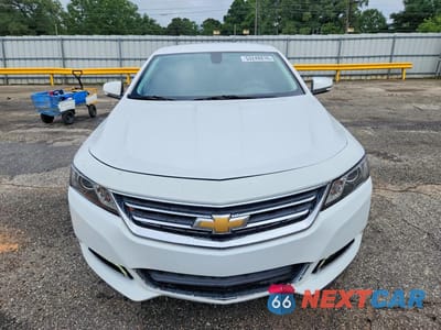 Piąte zdjęcie samochodu w środku: 2018 CHEVROLET IMPALA LT VIN:2G1105S33J9168031 - miniatura