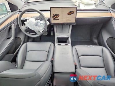 Zdjęcie 8 z 13 samochodu: 2025 TESLA MODEL Y VIN:7SAYGDEE9SA355960 - miniatura