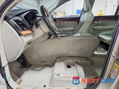 Zdjęcie 7 z 14 samochodu: 2016 VOLVO XC90 T6 VIN:YV4A22PL4G1059449 - miniatura