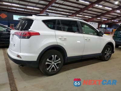 Trzecie zdjęcie samochodu z tyłu: 2018 TOYOTA RAV4 LE VIN:JTMBFREV6JJ258177 - miniatura