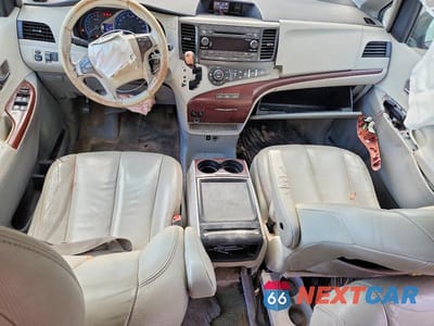 Zdjęcie 8 z 13 samochodu: 2014 TOYOTA SIENNA XLE 8-PASSENGER VIN:5TDYK3DC2ES504380 - miniatura