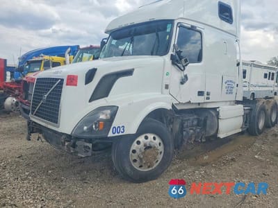 Zdjęcie 9 z 10 samochodu: 2010 VOLVO VN VNL VIN:4V4NC9EJ6AN287176 - miniatura
