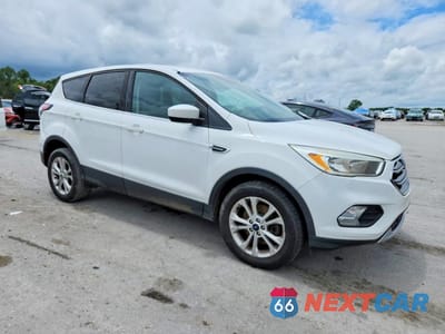 Czwarte zdjęcie samochodu z boku: 2017 FORD ESCAPE SE VIN:1FMCU9GD3HUD33291 - miniatura