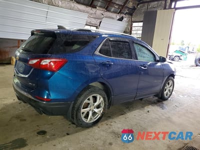 Trzecie zdjęcie samochodu z tyłu: 2019 CHEVROLET EQUINOX LT VIN:3GNAXVEXXKL375717 - miniatura