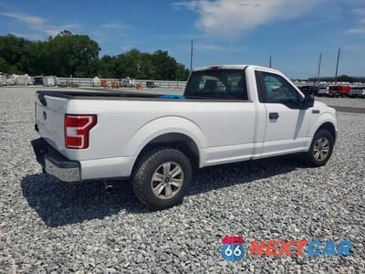 Trzecie zdjęcie samochodu z tyłu: 2019 FORD F-150 VIN:1FTMF1C5XKKD08300 - miniatura