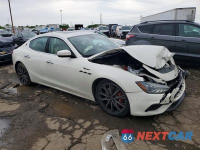 Czwarte zdjęcie samochodu z boku: 2022 MASERATI GHIBLI MODENA VIN:ZAM57YSMXN1385645 - miniatura