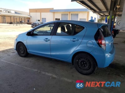 Drugie zdjęcie samochodu z przodu: 2015 TOYOTA PRIUS C ONE VIN:JTDKDTB33F1091600 - miniatura