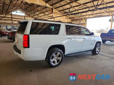 Trzecie zdjęcie samochodu z tyłu: 2020 CHEVROLET SUBURBAN C1500 LT VIN:1GNSCHKC4LR195744 - miniatura
