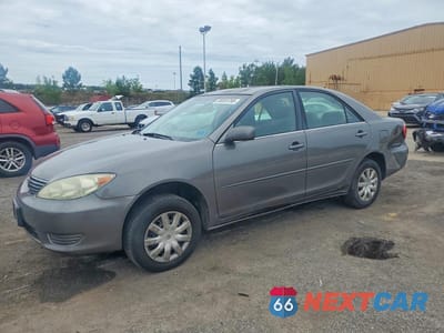 2005 TOYOTA CAMRY LE 4T1BE32K35U548869 - główne zdjęcie licytacji z USA - miniatura