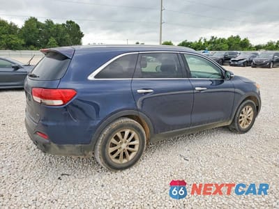 Trzecie zdjęcie samochodu z tyłu: 2016 KIA SORENTO LX V6 VIN:5XYPG4A56GG002495 - miniatura