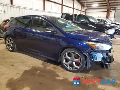 Czwarte zdjęcie samochodu z boku: 2016 FORD FOCUS ST VIN:1FADP3L9XGL299942 - miniatura