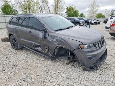 Czwarte zdjęcie samochodu z boku: 2019 JEEP GRAND CHEROKEE LAREDO VIN:1C4RJFAG3KC600600 - miniatura