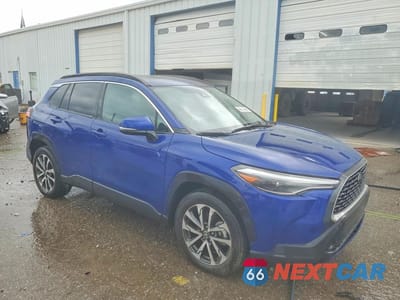Czwarte zdjęcie samochodu z boku: 2022 TOYOTA COROLLA CROSS XLE VIN:7MUDAAAG1NV037097 - miniatura