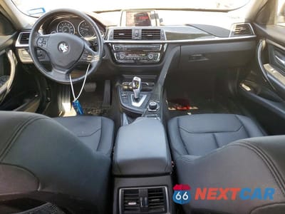 Zdjęcie 8 z 13 samochodu: 2018 BMW 320 I VIN:WBA8E1G5XJNU90170 - miniatura