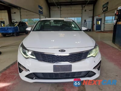 Piąte zdjęcie samochodu w środku: 2019 KIA OPTIMA LX VIN:5XXGT4L3XKG363538 - miniatura