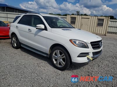 Czwarte zdjęcie samochodu z boku: 2015 MERCEDES-BENZ ML 350 4MATIC VIN:4JGDA5HB5FA505418 - miniatura