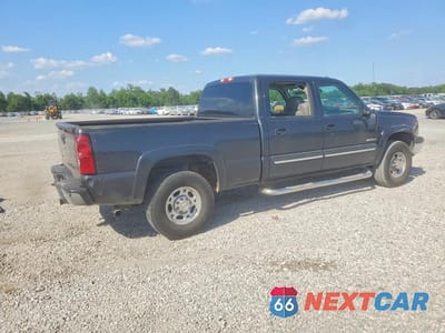 Trzecie zdjęcie samochodu z tyłu: 2004 CHEVROLET SILVERADO K2500 VIN:1GCGK23U14F105426 - miniatura