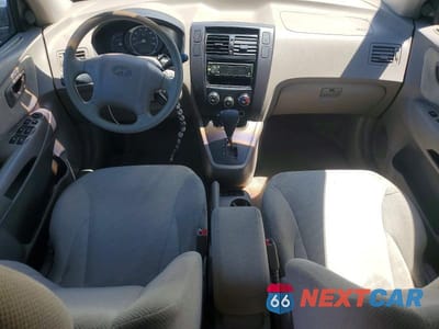 Zdjęcie 8 z 13 samochodu: 2005 HYUNDAI TUCSON GL VIN:KM8JM12B05U147671 - miniatura