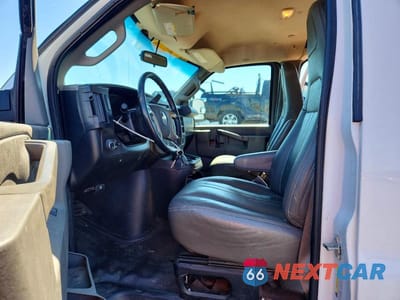 Zdjęcie 7 z 13 samochodu: 2019 CHEVROLET EXPRESS 2500 CARGO DELIVERY VAN VIN:1GCWGBFG0K1322964 - miniatura