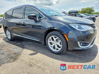 Czwarte zdjęcie samochodu z boku: 2018 CHRYSLER PACIFICA TOURING L PLUS VIN:2C4RC1EG8JR194360 - miniatura