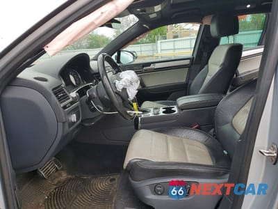 Zdjęcie 7 z 13 samochodu: 2017 VOLKSWAGEN TOUAREG WOLFSBURG VIN:WVGRF7BP1HD000646 - miniatura