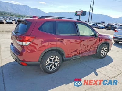 Trzecie zdjęcie samochodu z tyłu: 2021 SUBARU FORESTER PREMIUM VIN:JF2SKAJC5MH442203 - miniatura