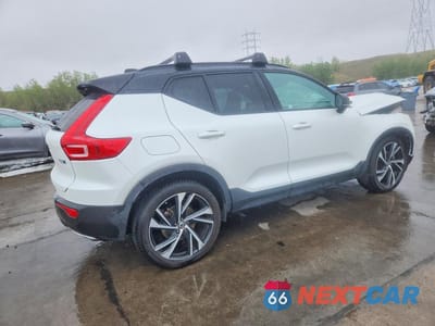 Trzecie zdjęcie samochodu z tyłu: 2019 VOLVO XC40 T5 R-DESIGN VIN:YV4162UM2K2152832 - miniatura