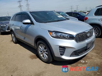 Czwarte zdjęcie samochodu z boku: 2019 KIA SORENTO LX V6 VIN:5XYPGDA51KG572316 - miniatura