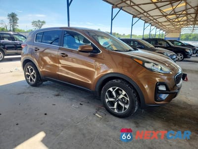 Czwarte zdjęcie samochodu z boku: 2021 KIA SPORTAGE LX VIN:KNDPMCAC1M7922142 - miniatura