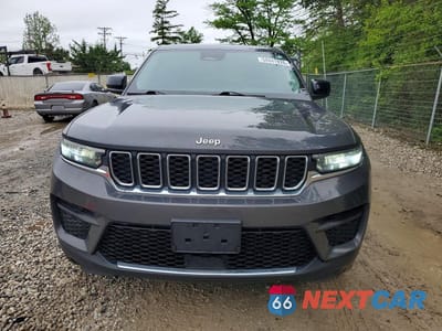 Piąte zdjęcie samochodu w środku: 2023 JEEP GRAND CHEROKEE LAREDO VIN:1C4RJHAG1P8104345 - miniatura
