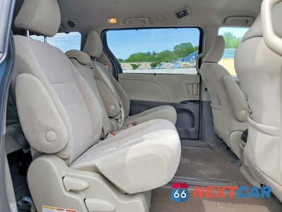 Zdjęcie 11 z 14 samochodu: 2019 TOYOTA SIENNA LE VIN:5TDKZ3DC7KS970495 - miniatura