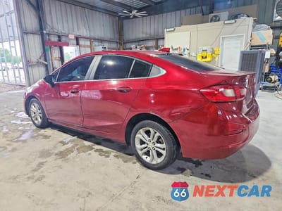 Drugie zdjęcie samochodu z przodu: 2019 CHEVROLET CRUZE LT VIN:1G1BE5SM5K7141737 - miniatura