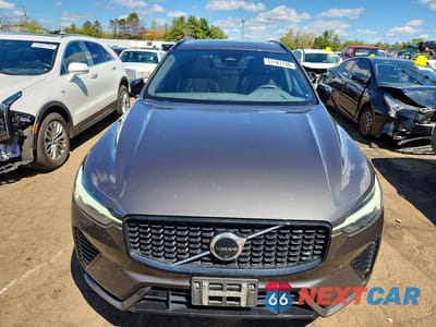 Piąte zdjęcie samochodu w środku: 2024 VOLVO XC60 PLUS VIN:YV4L12RL5R1716240 - miniatura