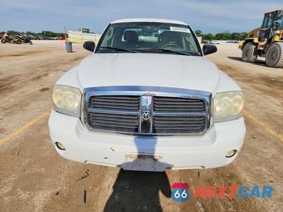Piąte zdjęcie samochodu w środku: 2005 DODGE DAKOTA QUAD LARAMIE VIN:1D7HE58N75S138556 - miniatura