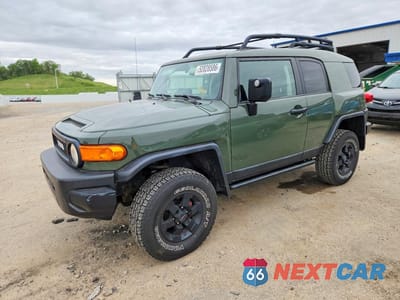 2011 TOYOTA FJ CRUISER BASE JTEBU4BFXBK112202 - główne zdjęcie licytacji z USA - miniatura