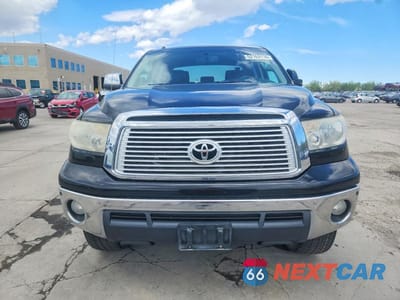 Piąte zdjęcie samochodu w środku: 2013 TOYOTA TUNDRA PLATINUM VIN:5TFHW5F13DX315189 - miniatura