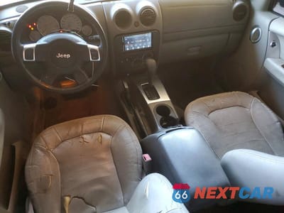 Zdjęcie 8 z 12 samochodu: 2002 JEEP LIBERTY LIMITED VIN:1J4GL58K82W270919 - miniatura