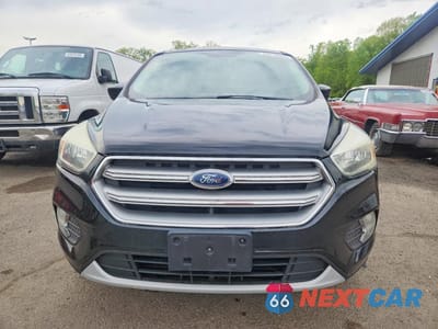 Piąte zdjęcie samochodu w środku: 2017 FORD ESCAPE SE VIN:1FMCU9GDXHUC32829 - miniatura