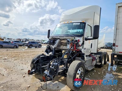 Drugie zdjęcie samochodu z przodu: 2025 INTERNATIONAL LT62F SEMI TRUCK VIN:3HSDZAPR5SN422784 - miniatura