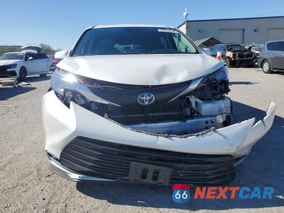 Piąte zdjęcie samochodu w środku: 2024 TOYOTA SIENNA XLE 7-PASSENGER VIN:5TDJSKFC4RS132880 - miniatura